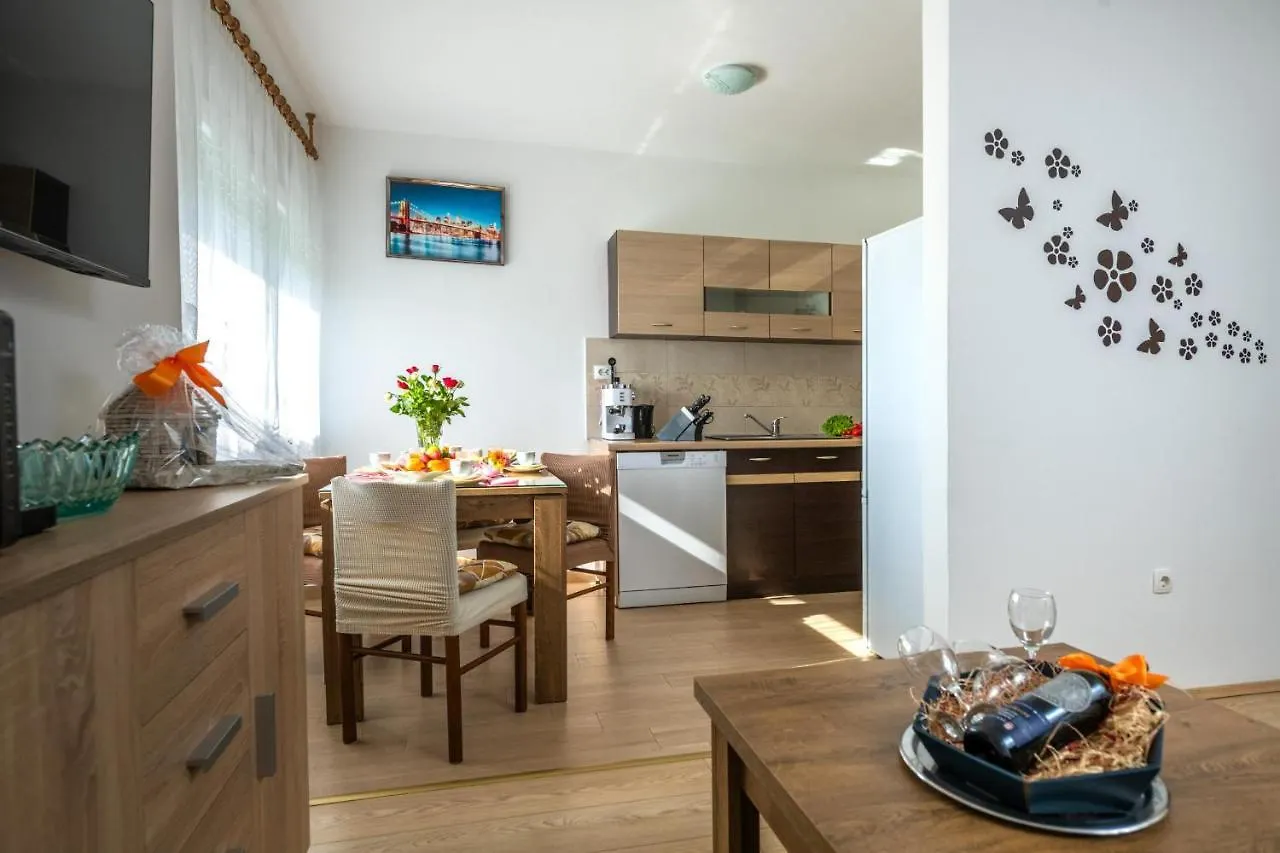 Apartment Bell Amour Pula 0*,  Croatia