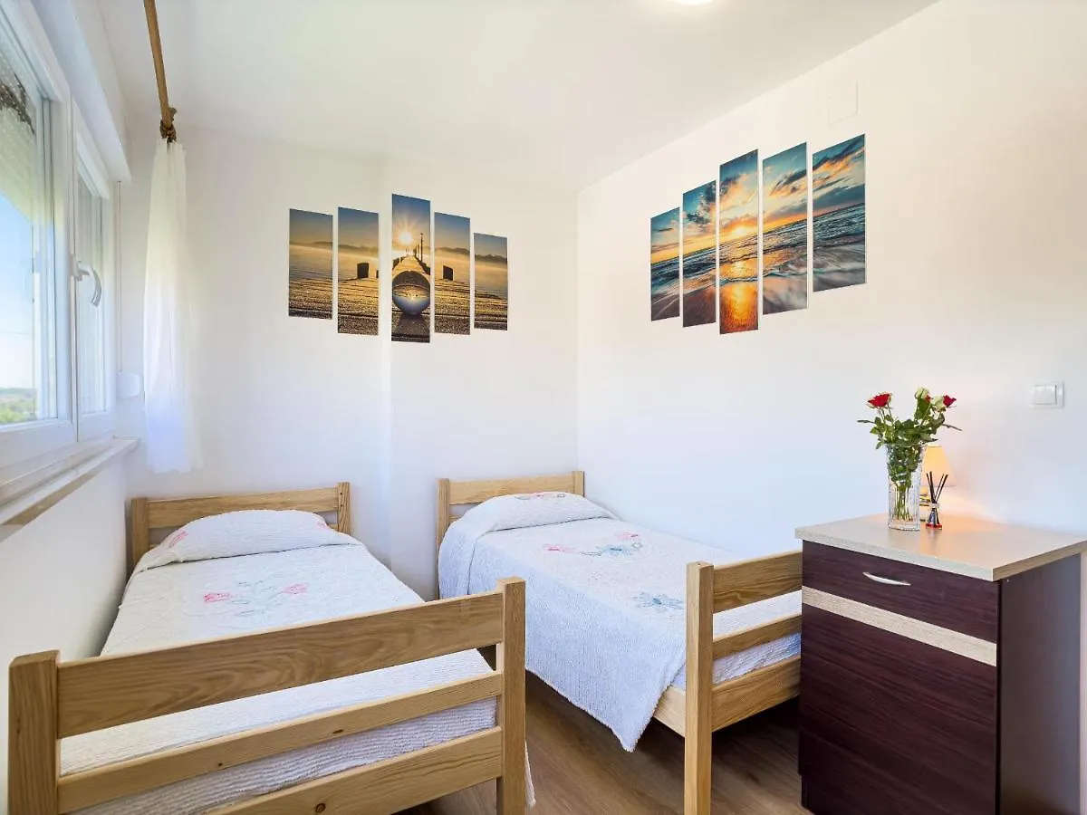 Apartment Bell Amour Pula 0*,